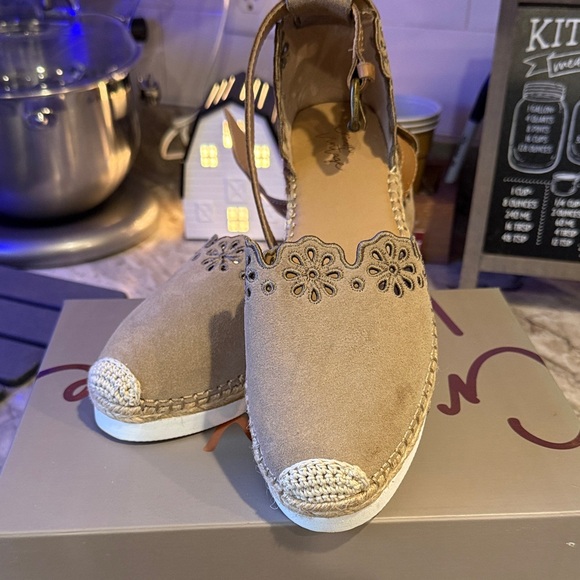 Crown Vintage Tan Espadrille Flats - Picture 7 of 7